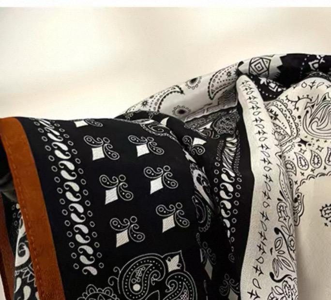 100% Mulberry Silk 26”x26” 65×65 cm