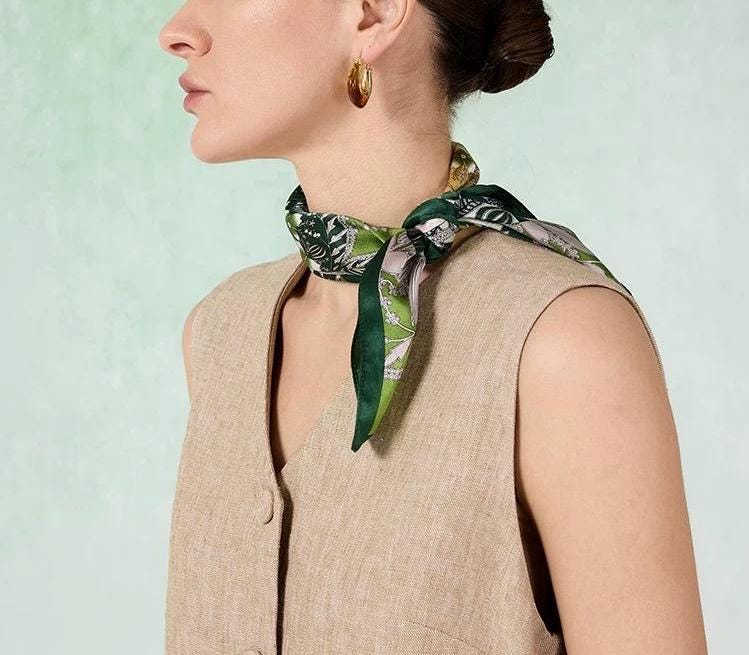 100% Silk Scarf 26”x26” 65×65 cm Green Botanical Heart Print Mini Square Scarf | Elegant Neck Hair Scarf