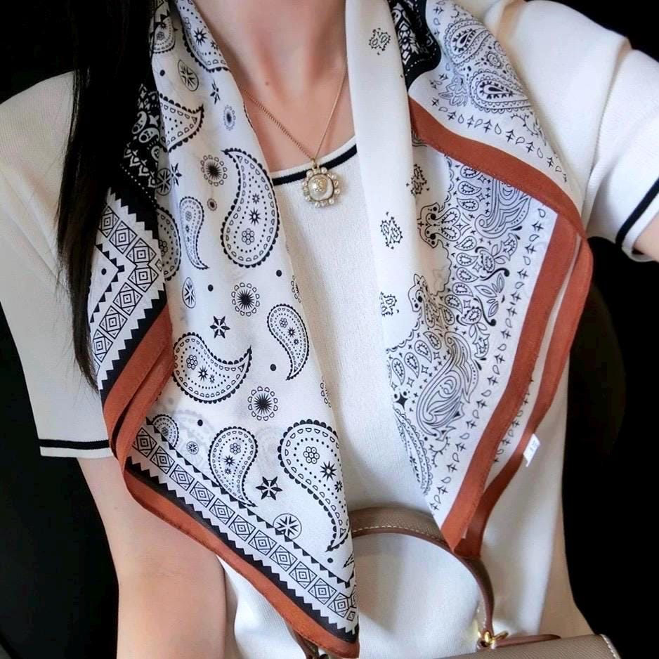 100% Mulberry Silk 26”x26” 65×65 cm