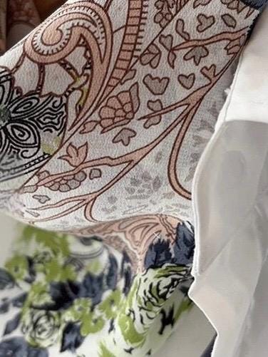 100% Mulberry Silk Scarf 26”x26” 65×65 cm | Elegant Paisley Floral Print | Luxury Silk Headscarf | Vintage Style Square Scarf | Gift for Her