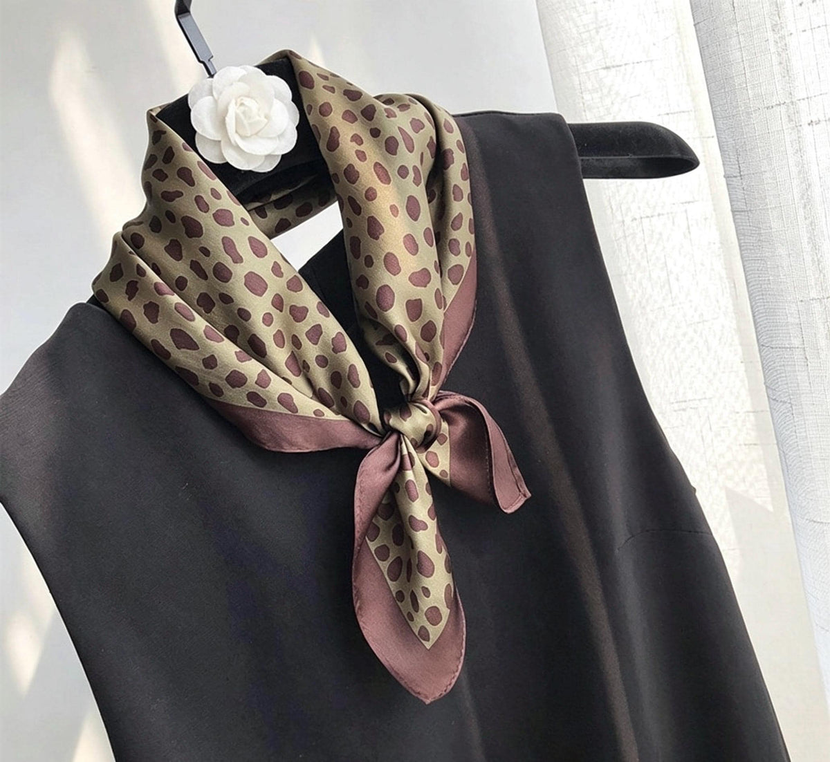 Korean Style Mulberry Silk Square Scarf, Chic Retro Neck Scarf for Women, Elegant Small Silk Kerchief, Fashion Accessories, 21"x21" Gift
