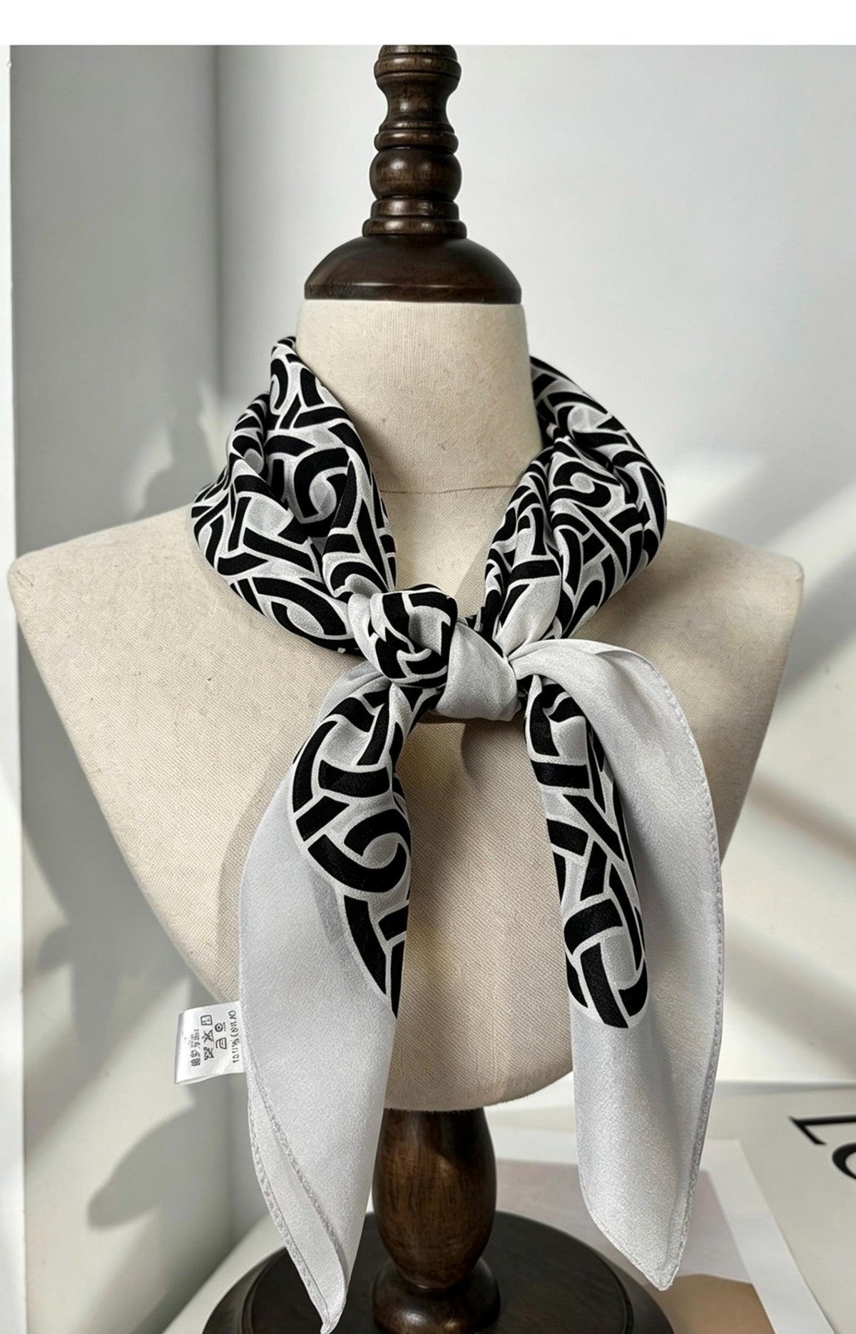 Old Money Aesthetic Mulberry Silk Scarf, Crepe de Chine Silk Square Neck Scarf for Women, Elegant Silk Kerchief, Luxury Gift, 25.5"x25.5"