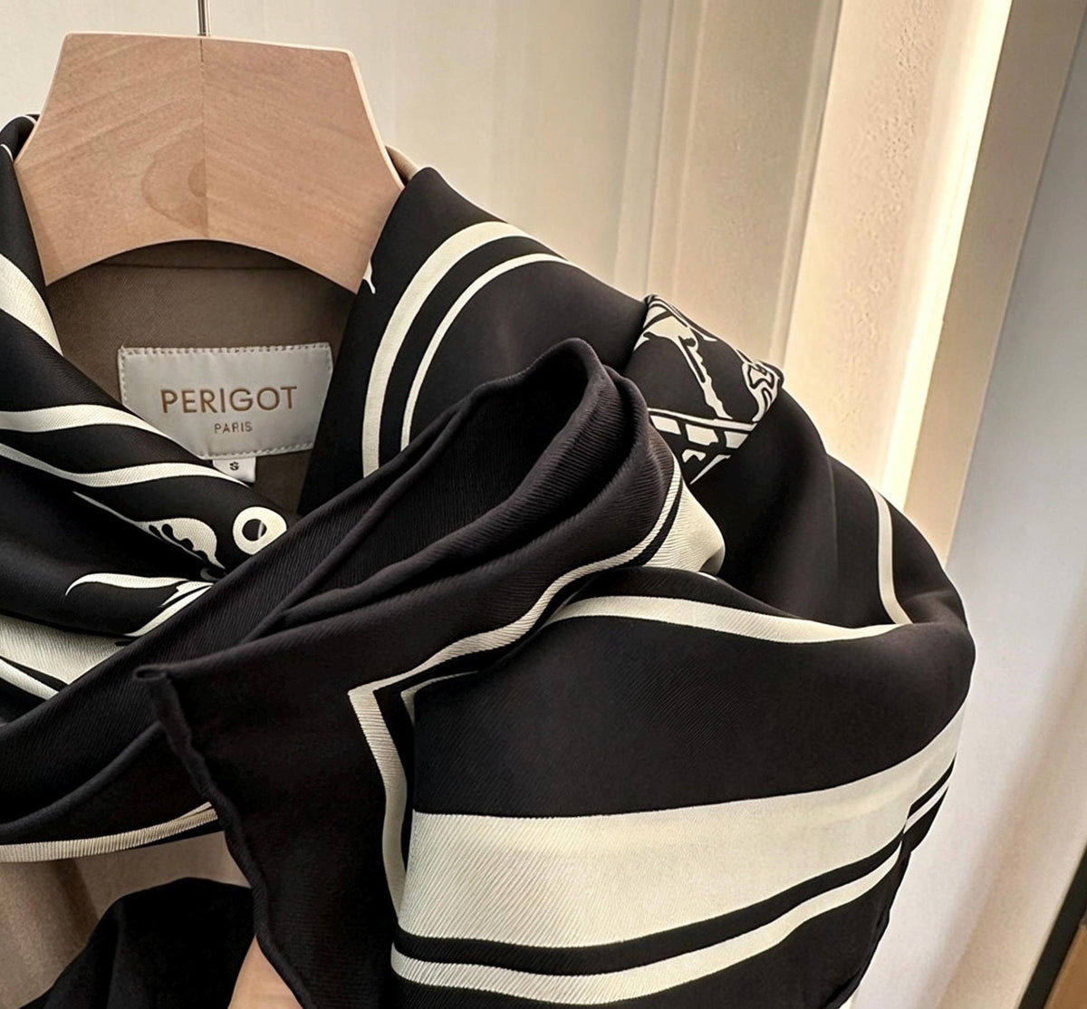 100% Mulberry Silk Scarf 35"x35" 88x88cm, Black and White Silk Shawl, French Chic Silk Head Scarf, Quiet Luxury Neck Scarf, Gift for Her