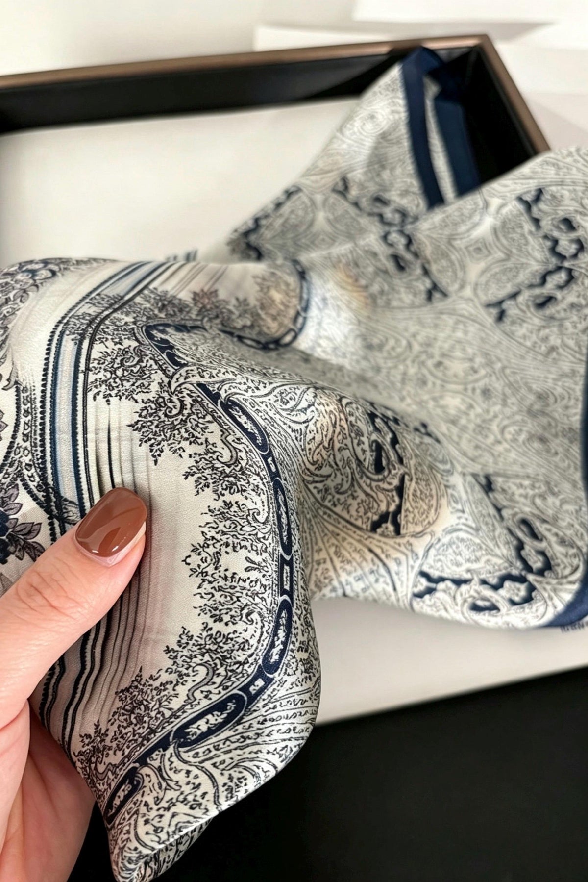 100% Mulberry Silk Scarf 25"x25" 65x65cm, Quiet Luxury Grey Silk Bandana, Elegant Old Money Neck Scarf, Sophisticated Intellectual Gift