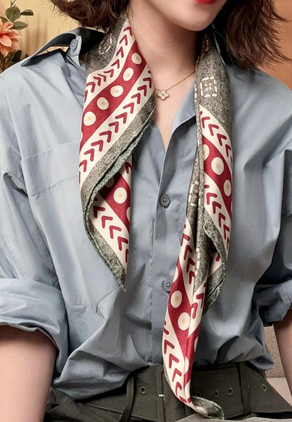 100% Mulberry Silk Scarf 27"x27" 68x68cm, Elegant Retro Twill Silk Shawl for Women, Vintage Spring Autumn Double Sided Head Scarf Gift