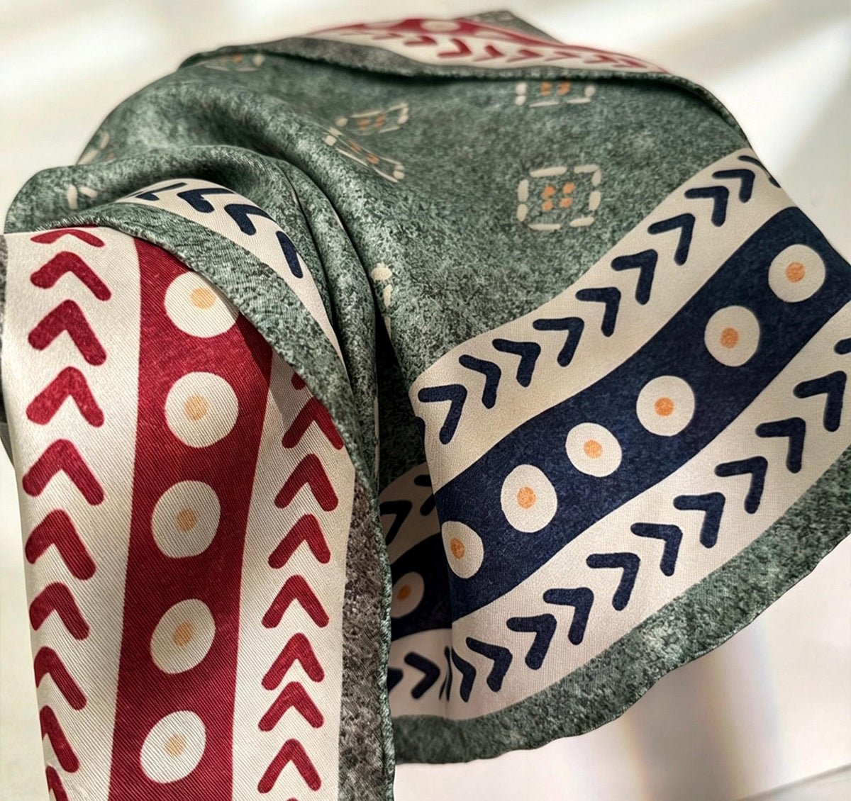 100% Mulberry Silk Scarf 27"x27" 68x68cm, Elegant Retro Twill Silk Shawl for Women, Vintage Spring Autumn Double Sided Head Scarf Gift