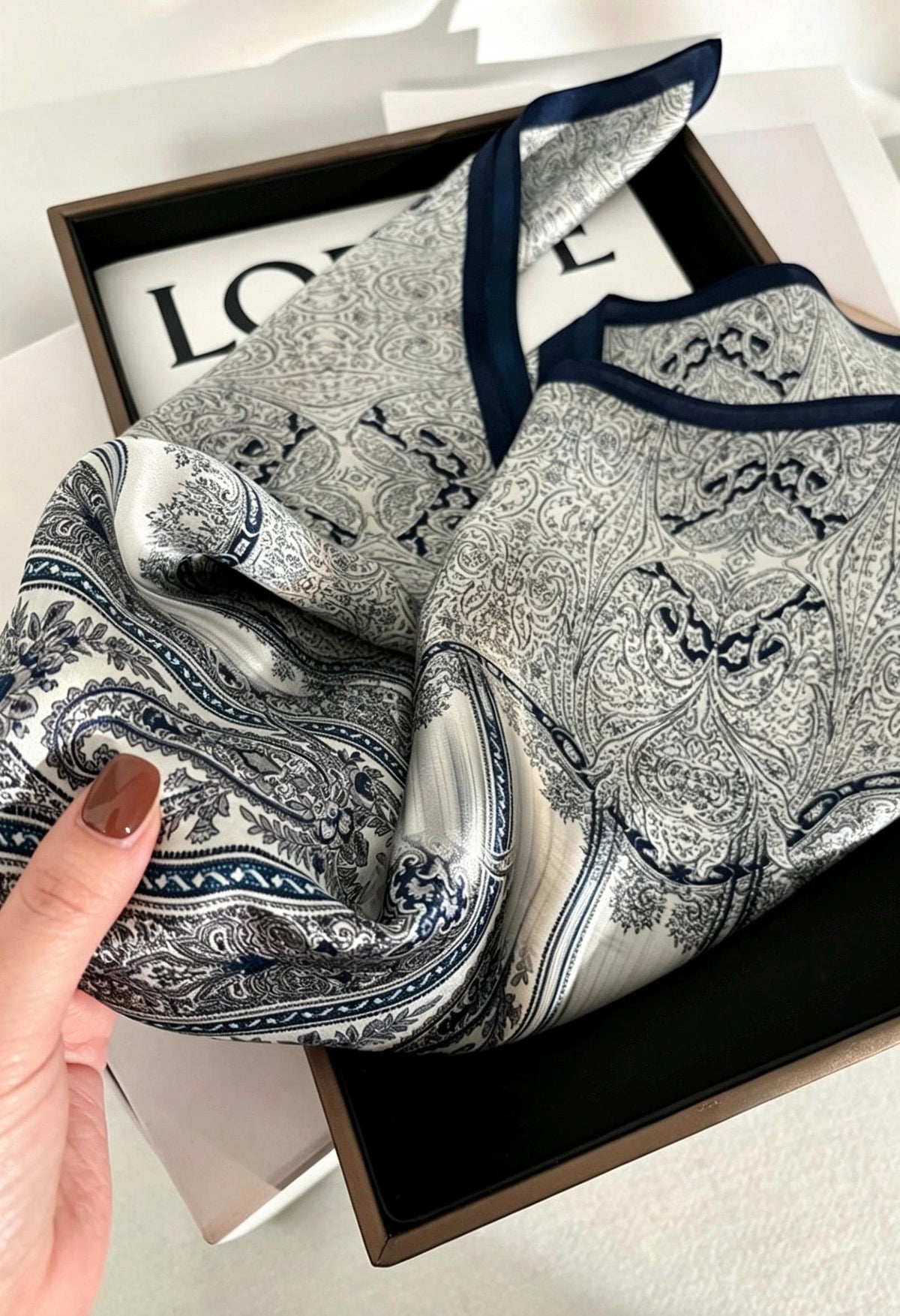 100% Mulberry Silk Scarf 25"x25" 65x65cm, Quiet Luxury Grey Silk Bandana, Elegant Old Money Neck Scarf, Sophisticated Intellectual Gift