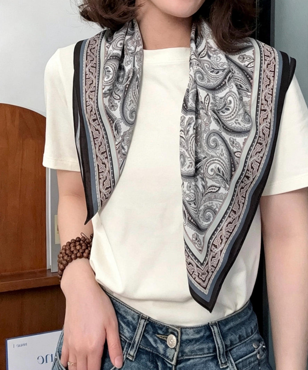 100% Mulberry Silk Scarf 26x26" 65x65CM, Vintage All-Match Silk Crepe de Chine Square Scarf, All-Season Retro Silk Neck Neckerchief