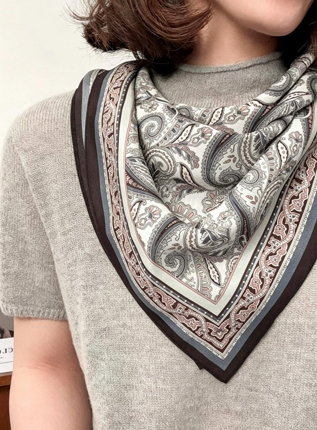 100% Mulberry Silk Scarf 26x26" 65x65CM, Vintage All-Match Silk Crepe de Chine Square Scarf, All-Season Retro Silk Neck Neckerchief