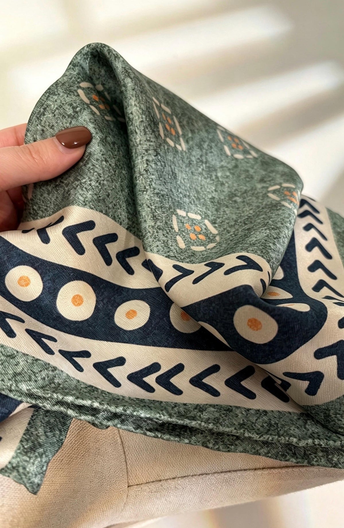 100% Mulberry Silk Scarf 27"x27" 68x68cm, Elegant Retro Twill Silk Shawl for Women, Vintage Spring Autumn Double Sided Head Scarf Gift