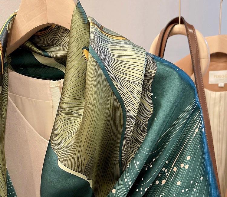 100% Mulberry Silk Scarf 43"x43" 110x110CM, Large Square Shawl Elegant Hangzhou Silk Headscarf Quiet Luxury Gift for Her Lightweight Wrap