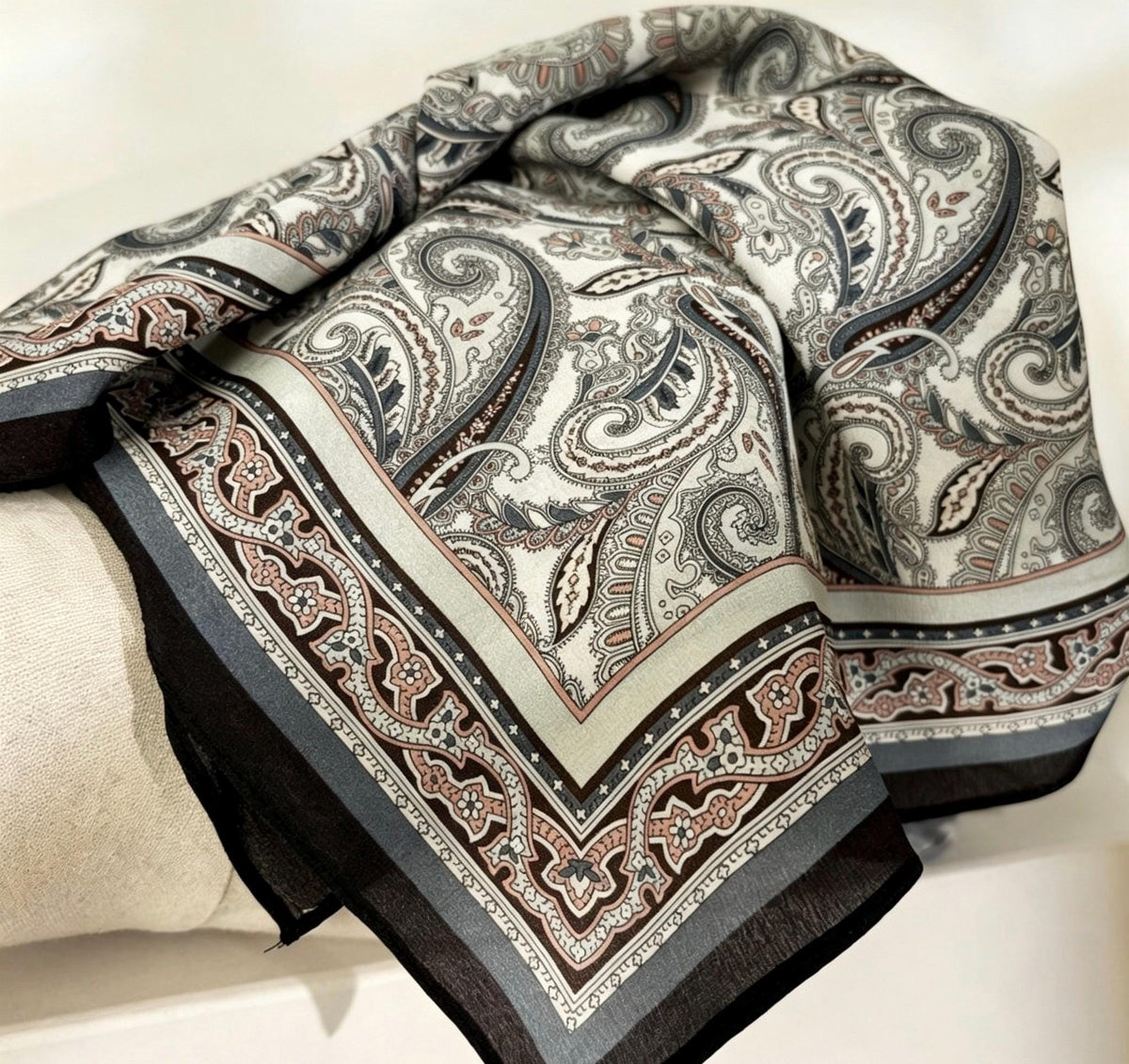 100% Mulberry Silk Scarf 26x26" 65x65CM, Vintage All-Match Silk Crepe de Chine Square Scarf, All-Season Retro Silk Neck Neckerchief