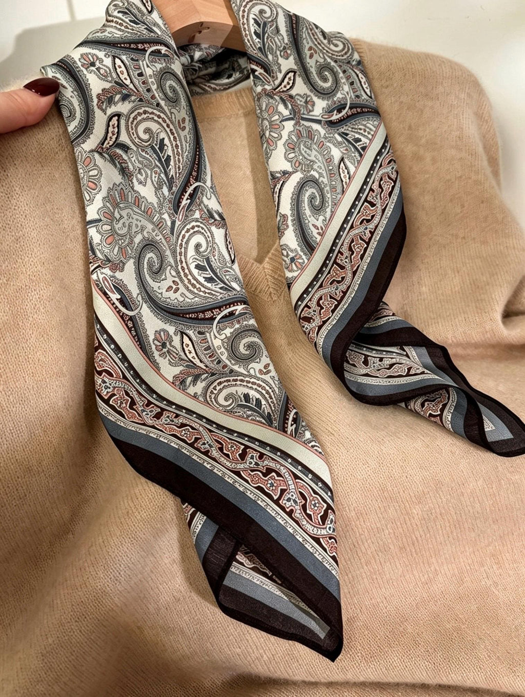 100% Mulberry Silk Scarf 26x26" 65x65CM, Vintage All-Match Silk Crepe de Chine Square Scarf, All-Season Retro Silk Neck Neckerchief