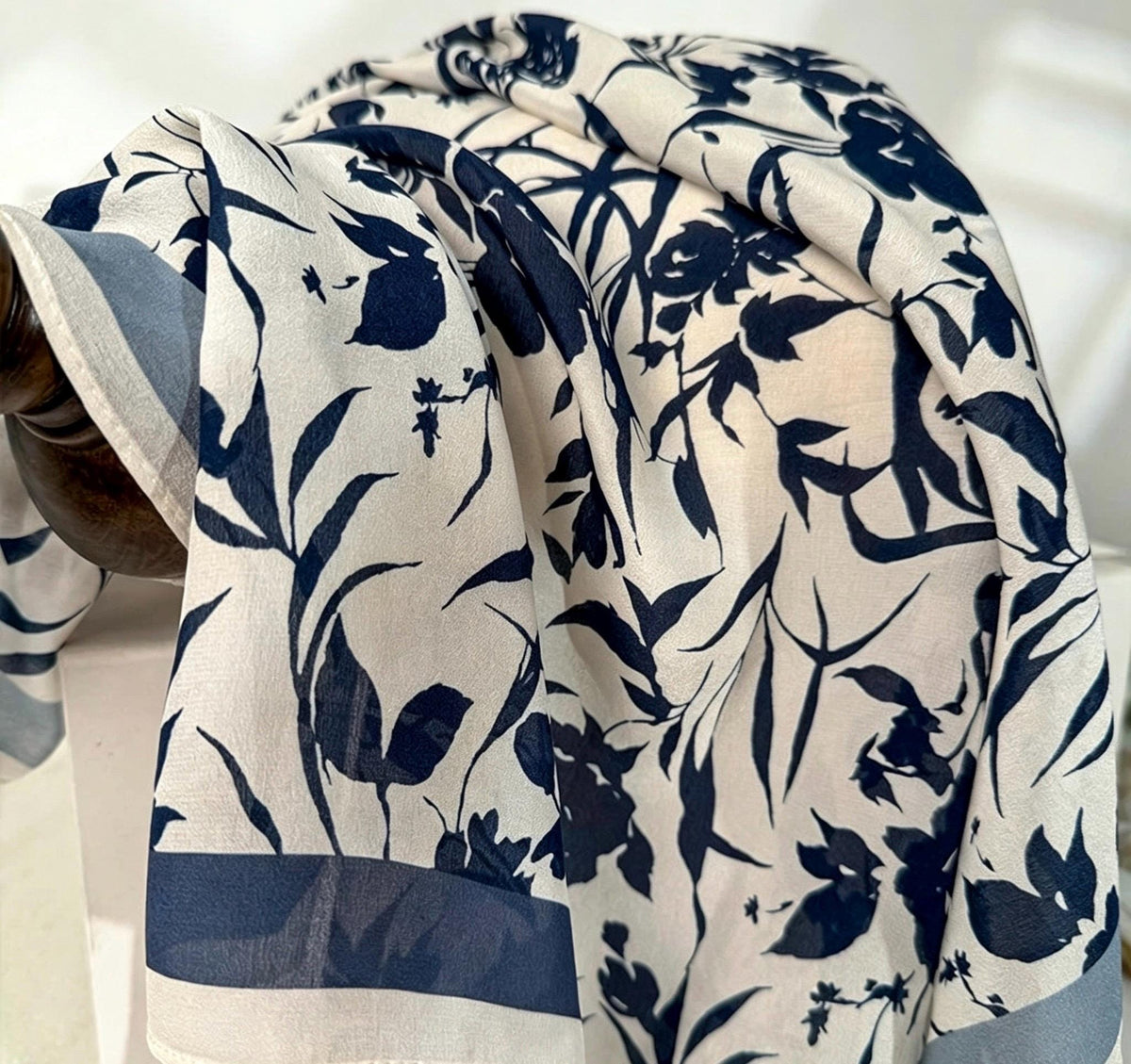 100% Silk Wool Scarf 26"x26" 65x65cm, Elegant Navy Blue Crepe De Chine Silk Scarf, Quiet Luxury Neckerchief, Old Money Aesthetic Bandana Gif
