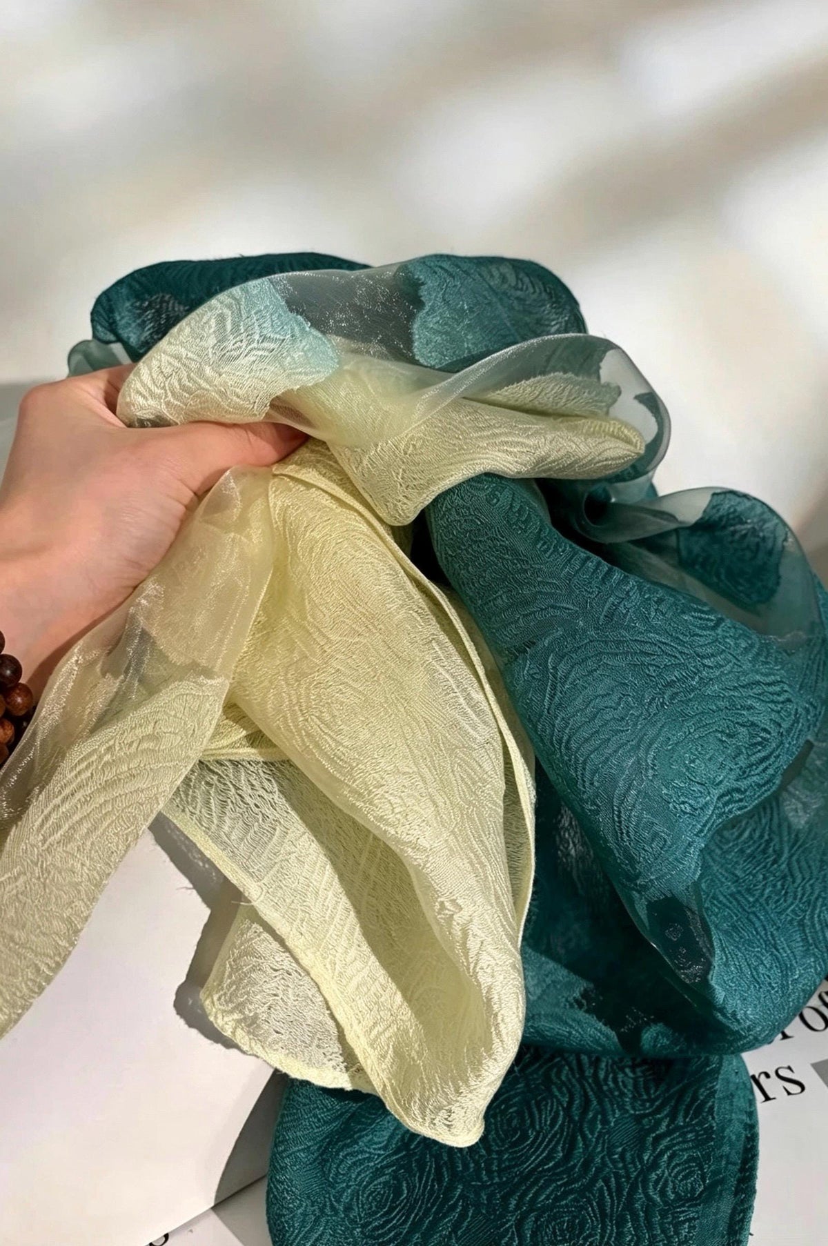 Wrapwhisper 3D Rose Cut-Flower Organza Silk Shawl – Elegant Gradient Floral Wrap, Sheer Wedding Scarf, Lightweight Oversized Women’s Stole