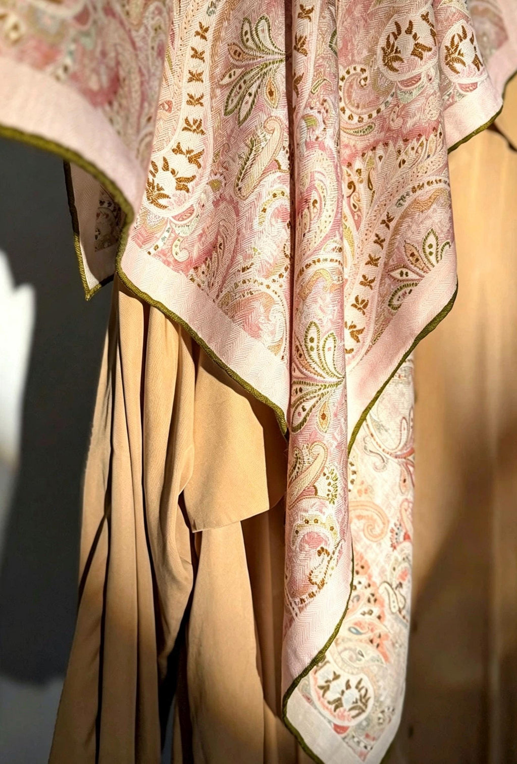 Silk Wool Scarf 35"x35" 88x88cm, Gentle Garden Reversible Paisley Mulberry Silk Square Scarf Floral Shawl Gift for Her
